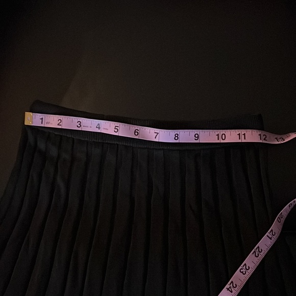 Wilfred Skirt purchased at Aritzia! - Picture 5 of 6